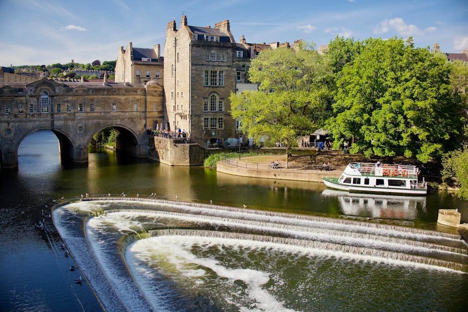Pulteney Bridge over the River Avon in Bath, Somerset